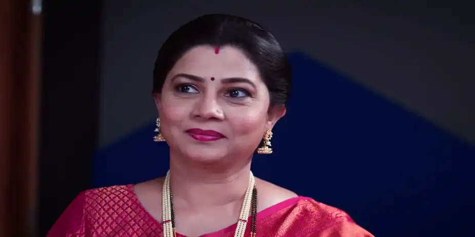 Savali Feels Happy Meeting Radhika Bhide - Savalyachi Janu Savali