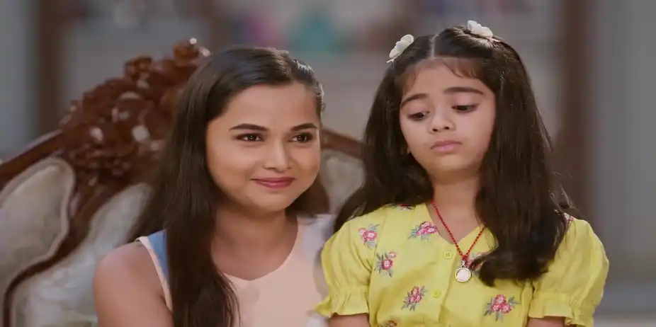 Meera's Decision Delights Everyone - Tula Japnar Aahe