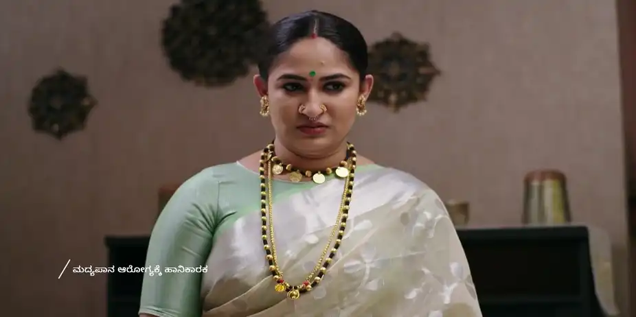 Manjula Tries to Get Nanjegowda Drunk - Jodi Hakki