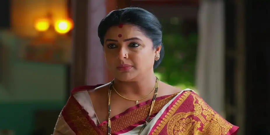 Parwathi Shocks Everyone by Slapping Srinivas - Sandhyaraaga