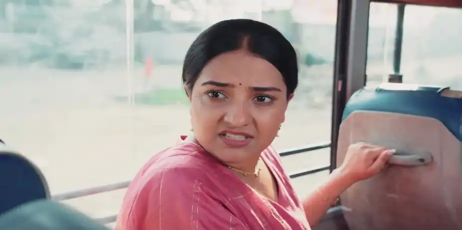 Veer Asks Radhika Her Name - Lakshmi Nivas