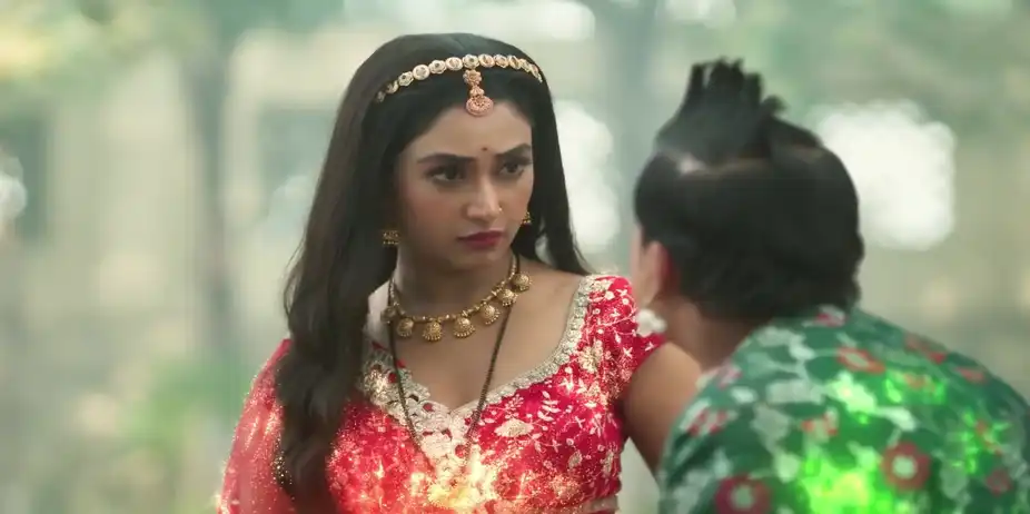 Lattu Tells Latika about the Impending Trouble - Gharwali Pedwali
