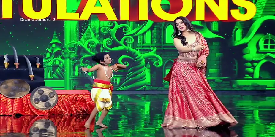 The Judges Enjoy the Performances – Drama Juniors - Promo
