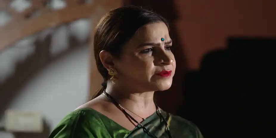 Priya Plans to Escape - Suna Jhia