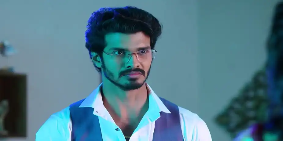 Mani Complains about Abhi - Tu Khara Mun Chaai