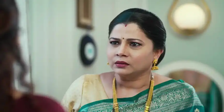 Tilottama Confronts Bhairavi about Dr Sakhare - Savalyachi Janu Savali