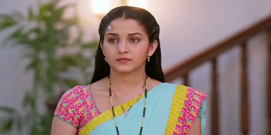 Everyone Is Shocked To See Veda in Saree - Tula Japnar Aahe
