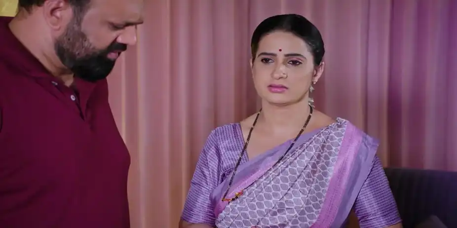 Veena Offers Financial Help to Santosh - Lakshmi Nivasa