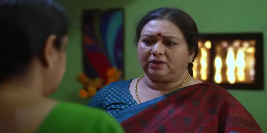 Sathyabhama Stops Sharada - Kudumbashree Sharada