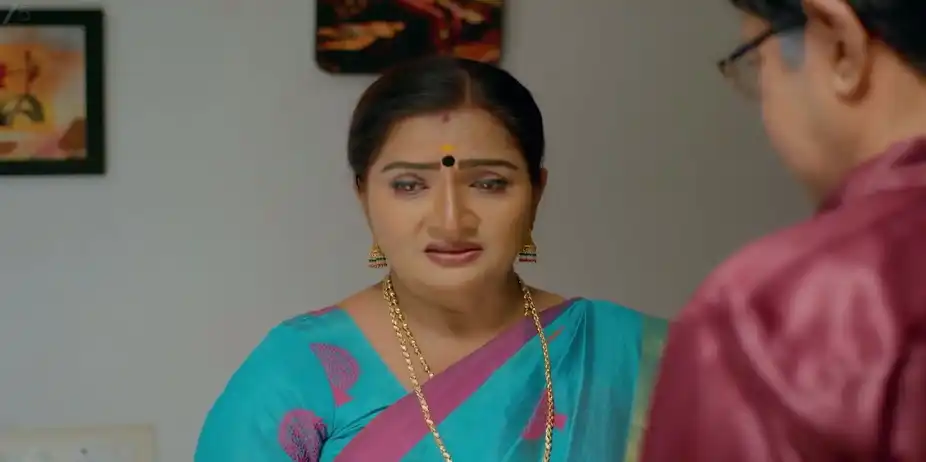 Parameshwaran Shares His Helplessness with Padmini - Snehapoorvam Shyama