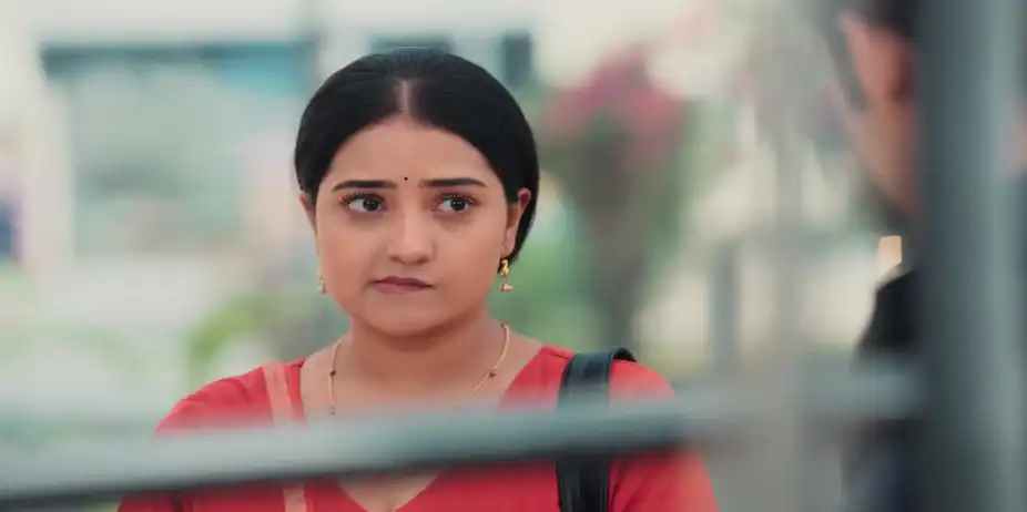 Veer Helps Radhika - Lakshmi Nivas