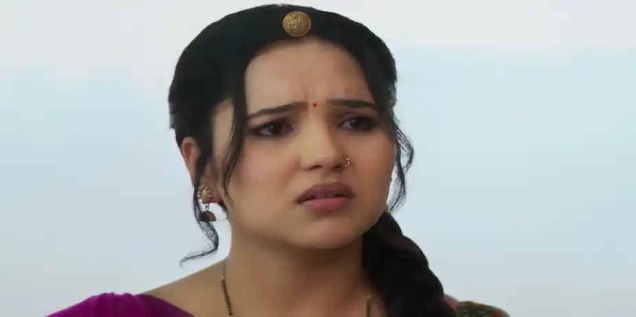 Sarika Throws Away Vasudha and Hanumant's Belongings - Vasudha