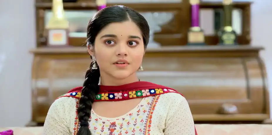 Debolina in Disguise Hurts Meenakshi - Kusum