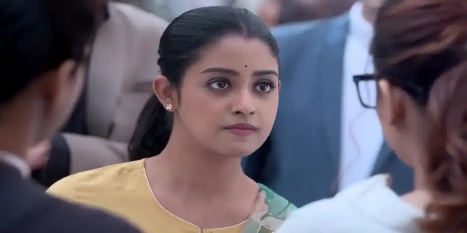Parul Faces Sanjukta - Parineeta