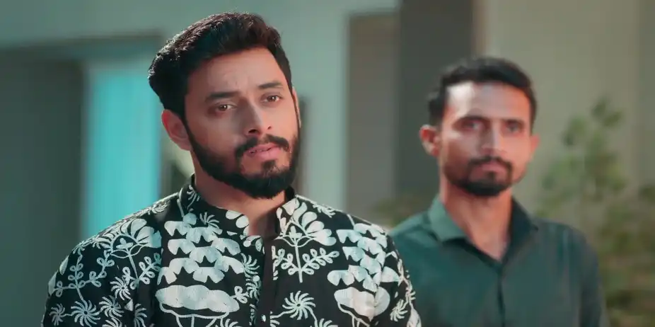 Mallika Questions Anand about the Ornament - Veen Doghatli Hi Tutena