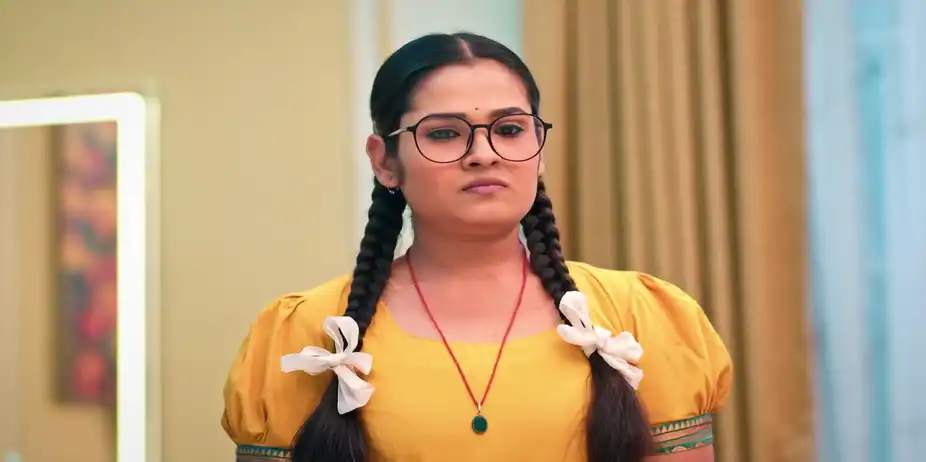 Rajan Shows Kamali Annapurna’s Traditional Jewellery - Kamali