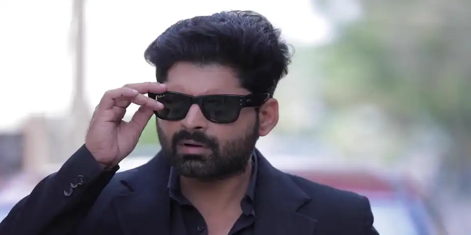 The Security Guard is Happy to See Aadhi - Idhayam
