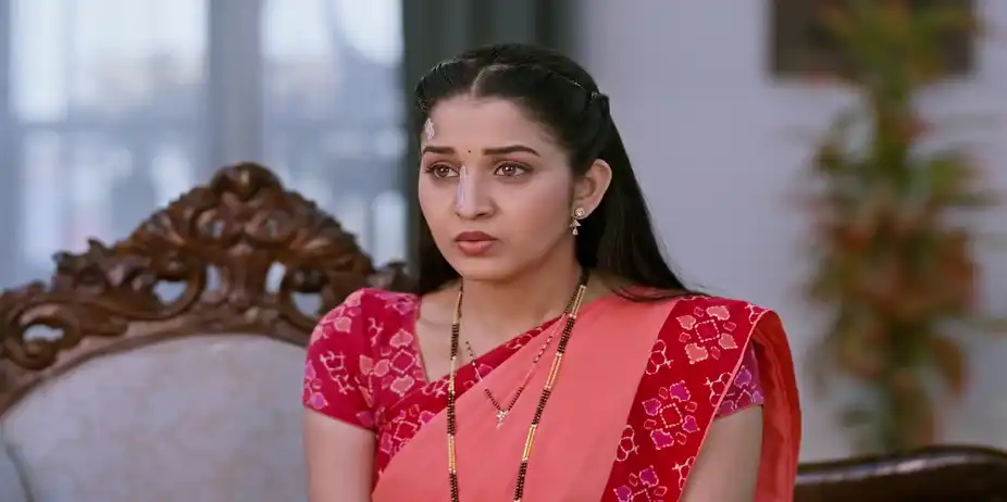 Manjiri Asks the Family to Celebrate Holi - Tula Japnar Aahe