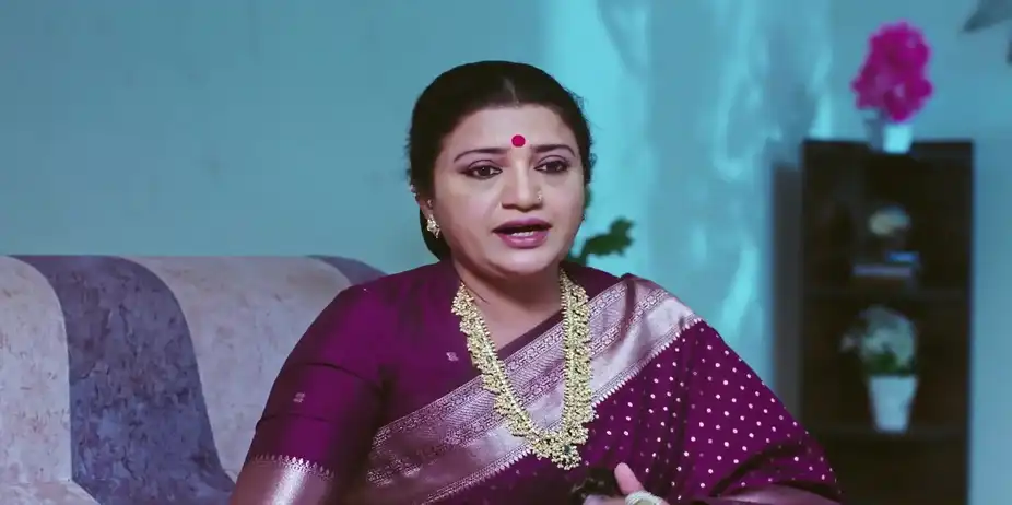 Malavika Manipulates Hitha - Naa Ninna Bidalaare