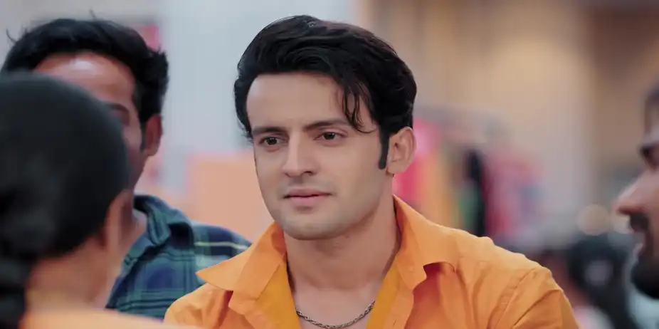 Veer Helps Radhika - Lakshmi Nivas