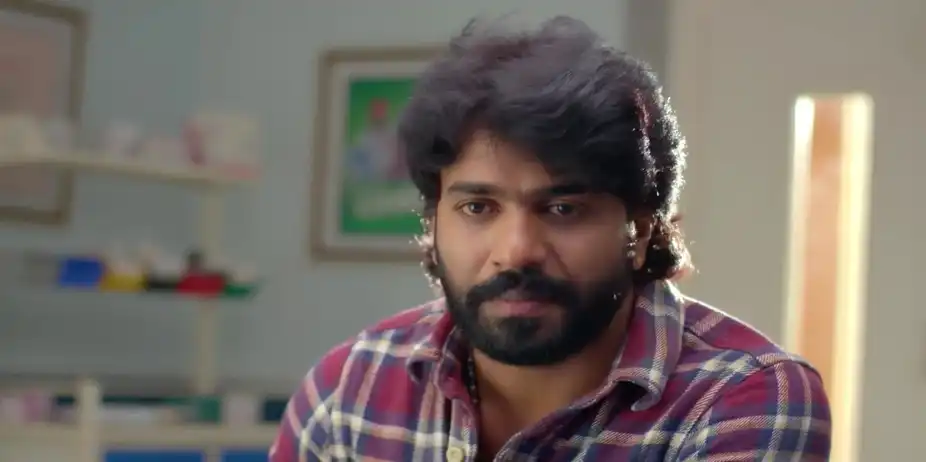 Karna Urges Chithra to Eat