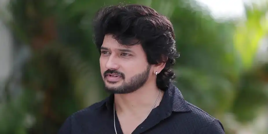 Prakash Gets a Grand Welcome - Varisu