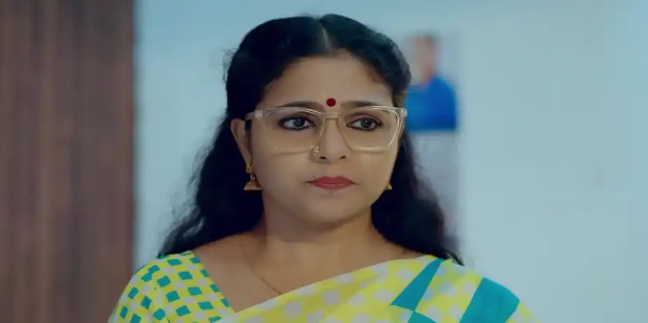 Padmavathy Tells Rithika about Prathapa Varma - Akale