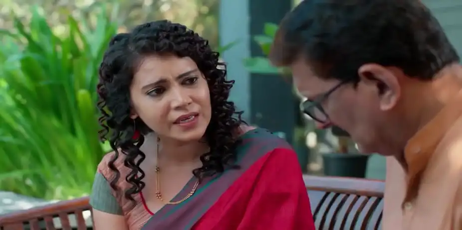Mahadevan Shares His Fears with Poornima - Durga