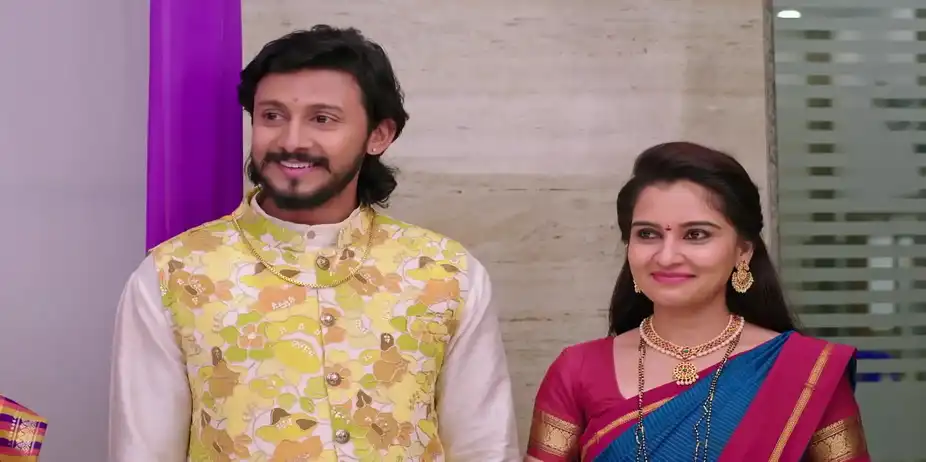 Muniyamma Took a Photo with Manu - Annayya
