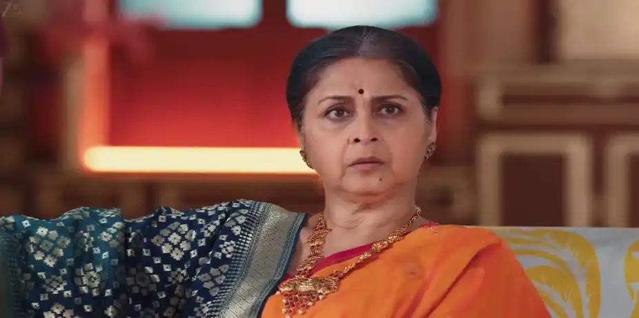 Gajendra Welcomes Shriniwas's Family - Lakshmi Nivas