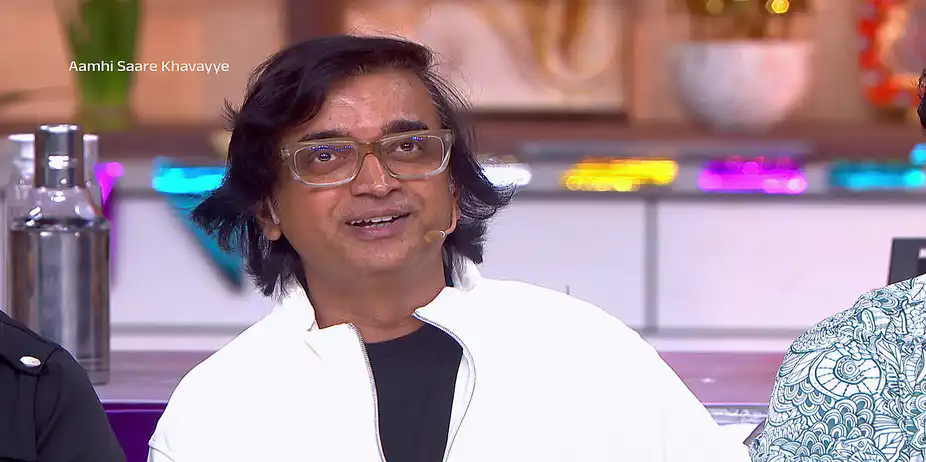 Sankarshan Hosts a Group of Friends - Amhi Sare Khavaiyee - Promo
