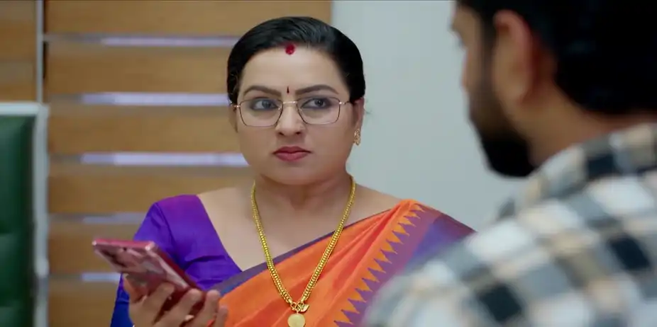 Rithika Warns Ambika - Akale