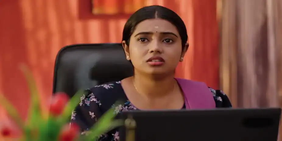 Vikram's Courier Makes Varsha Tense - Manathe Kottaram
