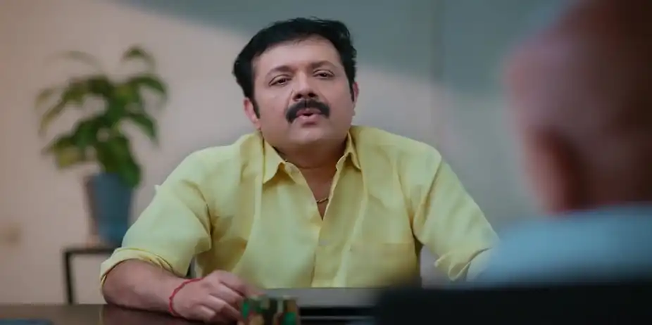 Karunakaran Gives Money to Prakash - Manathe Kottaram