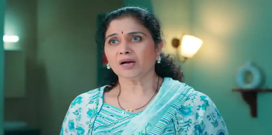 Dilip Berates Mandakini over Adhira - Veen Doghatli Hi Tutena