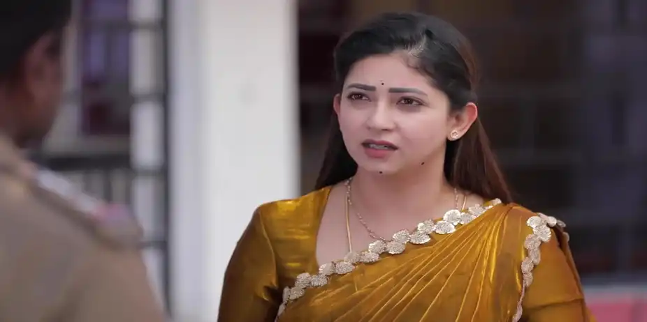 Bharathi Shares Her Suspicion with Sarvesh - Idhayam