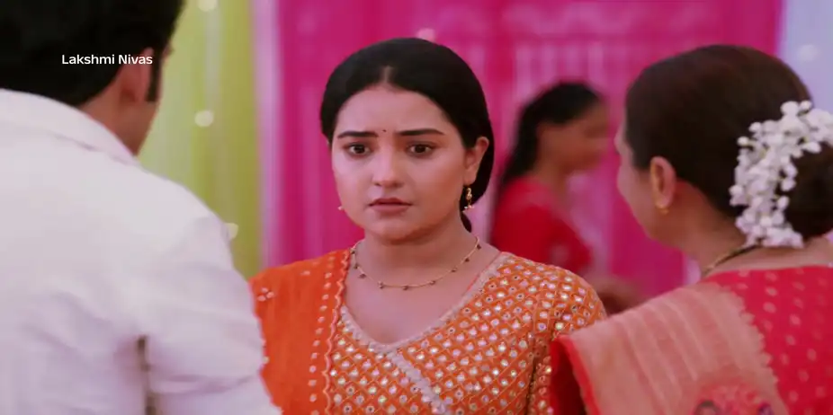 Lakshmi Introduces Veer to Radhika - Lakshmi Nivas - Promo