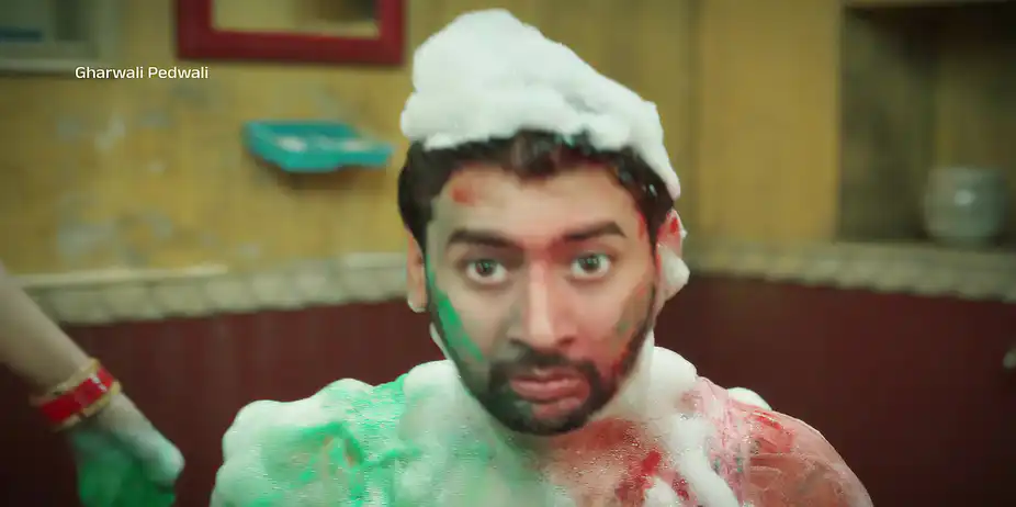 Saavi and Latika Smear Colours on Jeetu - Gharwali Pedwali - Promo