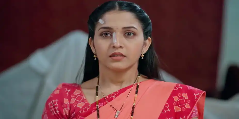 Manjiri's Act in front of Ambika - Tula Japnar Aahe