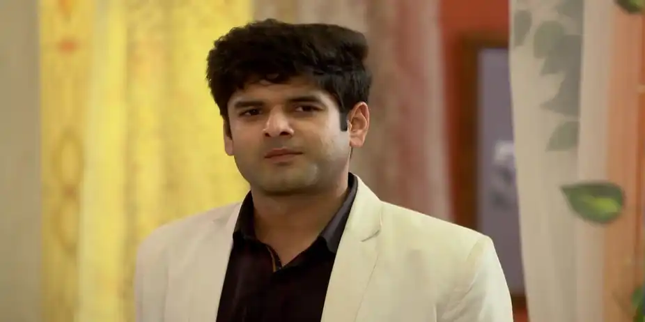 Parul Locks Tagor in the Room - Parineeta