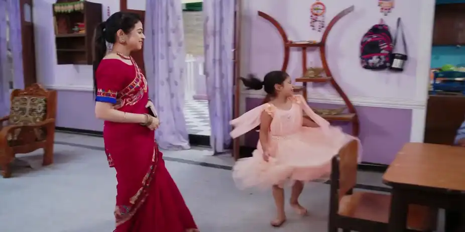 Upasana's Behaviour Surprises Priyambada - Sathi Sata Janmara