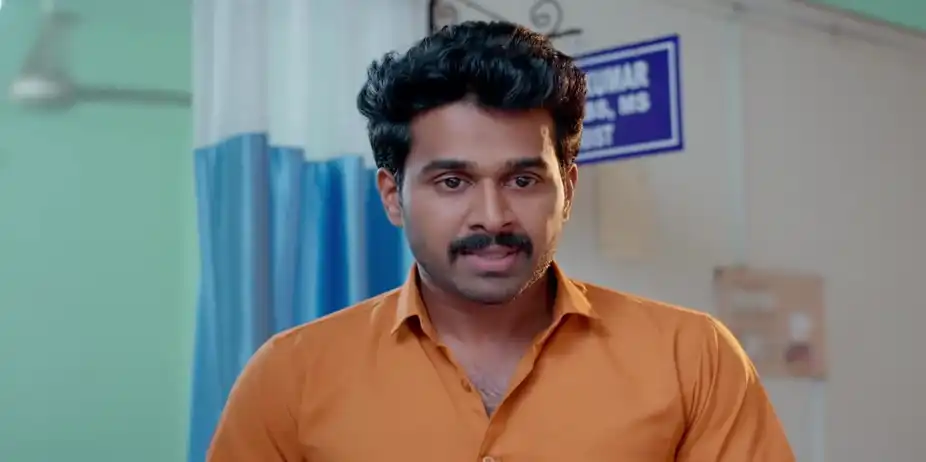 Kalyani Panics upon Seeing an Injured Sivadasan - Chembarathy
