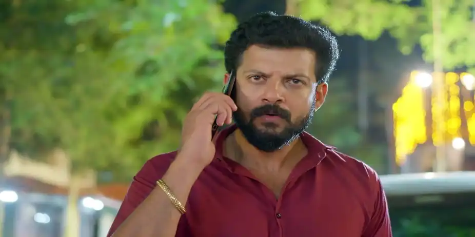 Varsha Panics over Vikram's Call - Manathe Kottaram