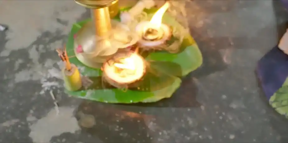 Vandana Weeps Over Madhavan's Body - Manathe Kottaram