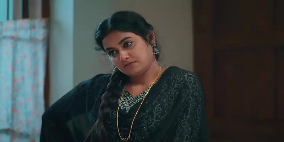 Radhika Prompts Muthassi - Snehapoorvam Shyama