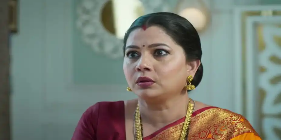 Tilottama Answers Chandrakant's Question - Savalyachi Janu Savali