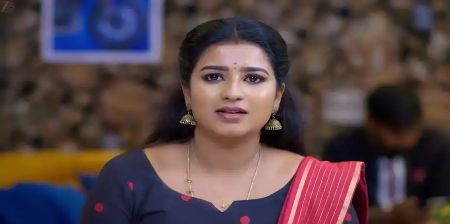 The Showroom Manager Helps Revathi - Karthgai Deepam