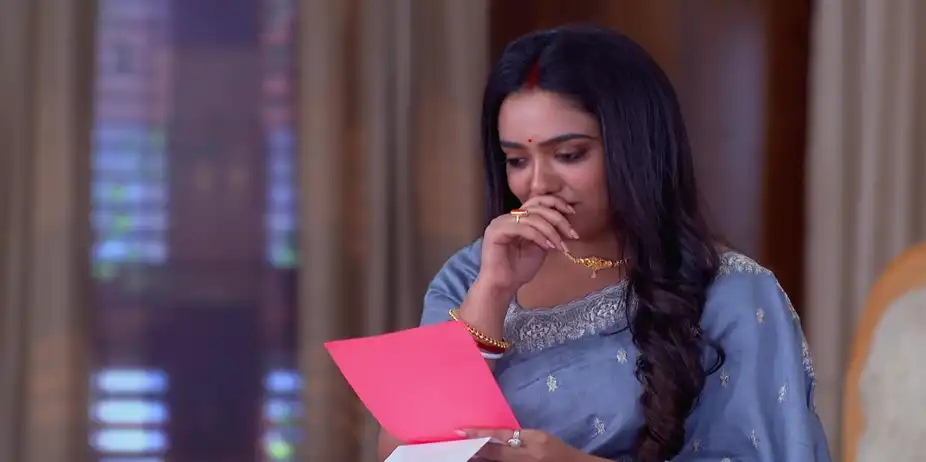 Pamela’s Gift Leaves Parvati Embarrassed - Amader Dadamoni