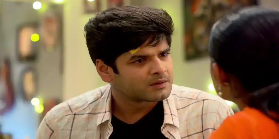 Rayan Faces Questions from Parul - Parineeta