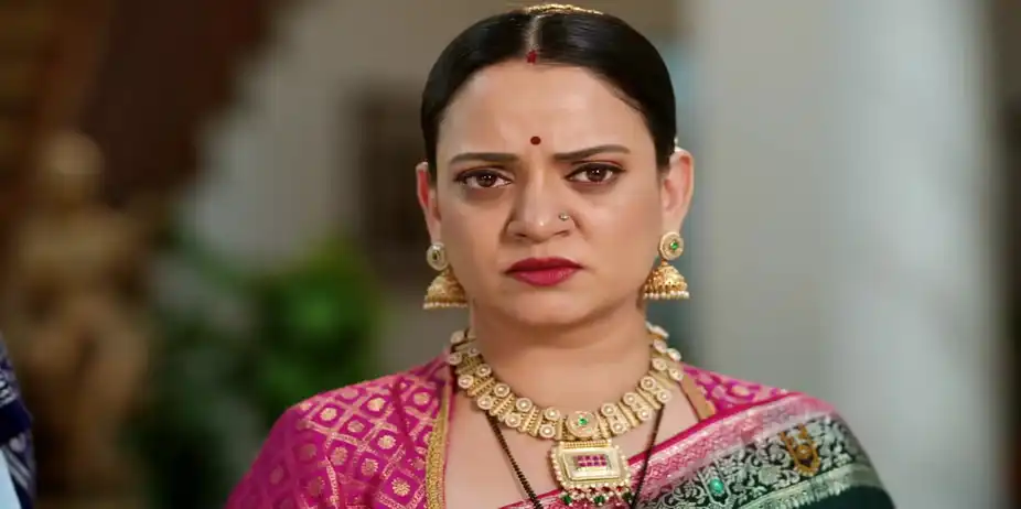 Meera Reveals that Maya Is Not Pregnant - Tula Japnar Aahe